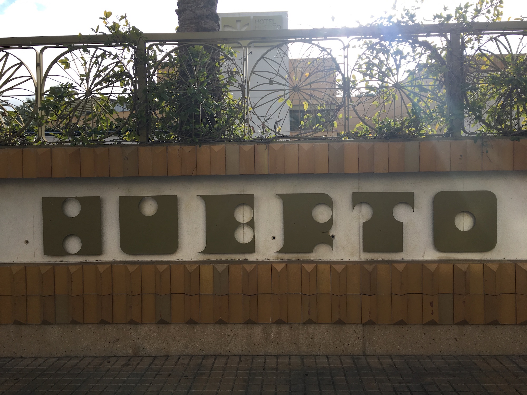 wall of Elche Botanical Gardens